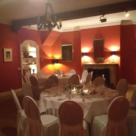 Kasteel Ophemert Bed & Breakfast 3*