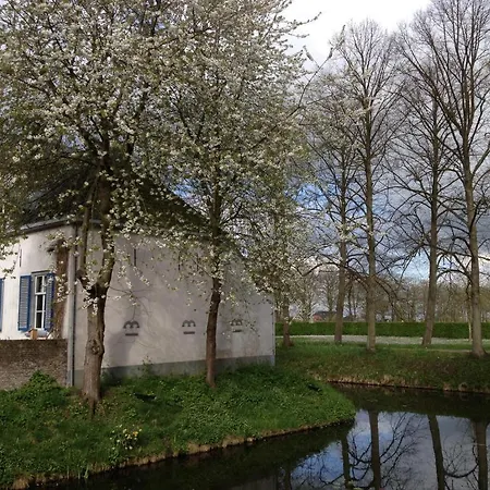Kasteel Ophemert Bed & Breakfast