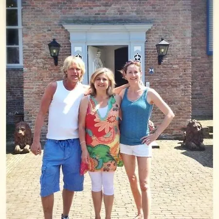 Kasteel Ophemert Bed & Breakfast 3*