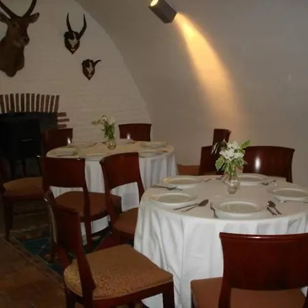 Kasteel Ophemert Bed & Breakfast 3*