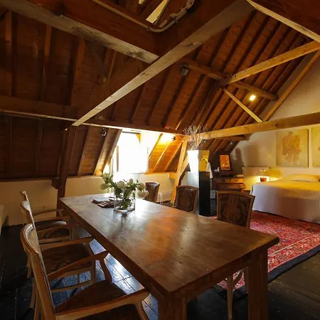Kasteel Ophemert Bed & Breakfast 3*